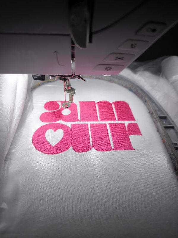 Pack broderie machine "amour" – Broderie pleine + appliqué – Motif rétro à broder – Image 7